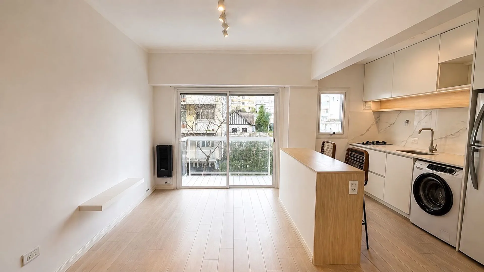 VENTA MONOAMBIENTE CENTRO CON BALCON foto 2