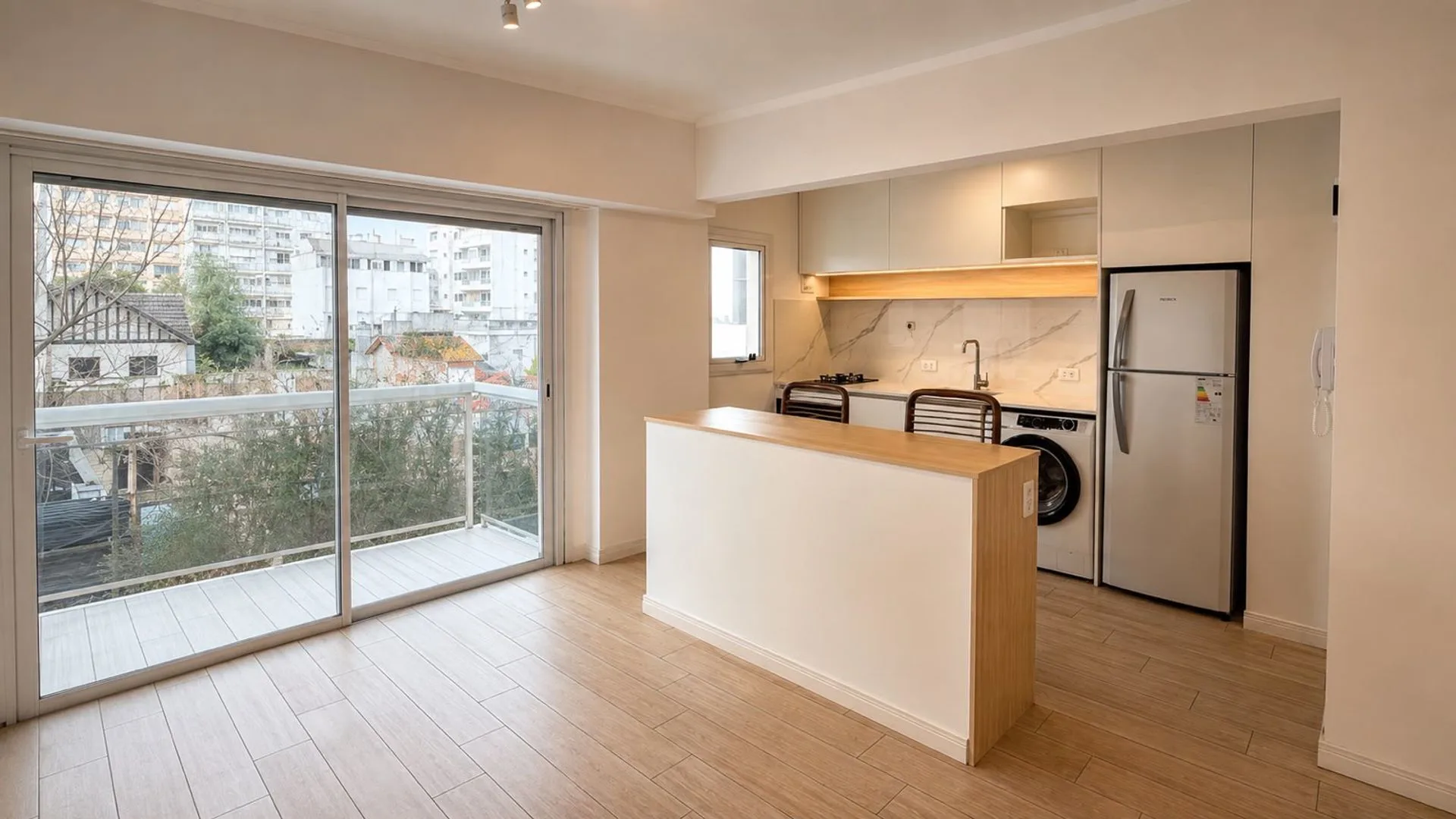 VENTA MONOAMBIENTE CENTRO CON BALCON foto 5