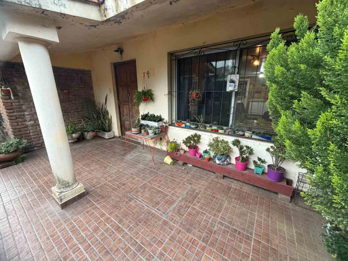 CASA EN VENTA CON GRAN LOTE EN VILLA CELINA foto 4
