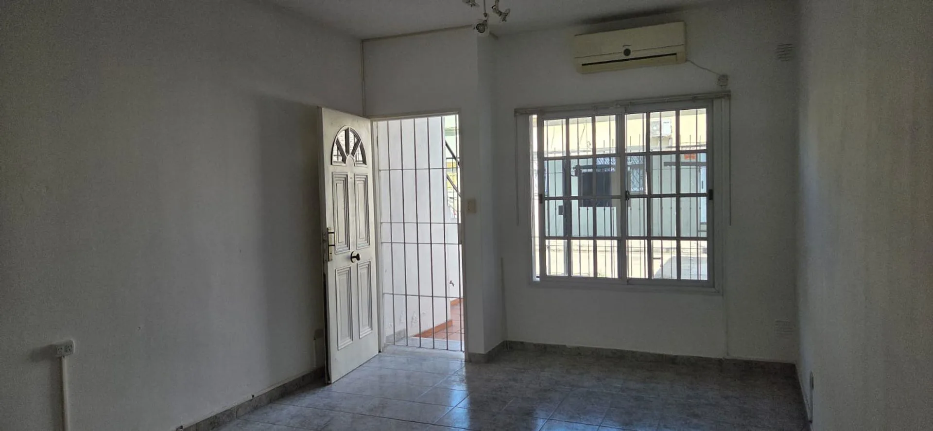 ALQUILER PH 2 AMBIENTES S/EXPENSAS  EN VILLA REAL foto 4