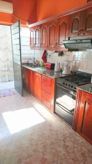 Hermoso Chalet de 6 + Amb con Depto de 3 Amb en El Fondo. con Coch Para 2 Autos foto 5
