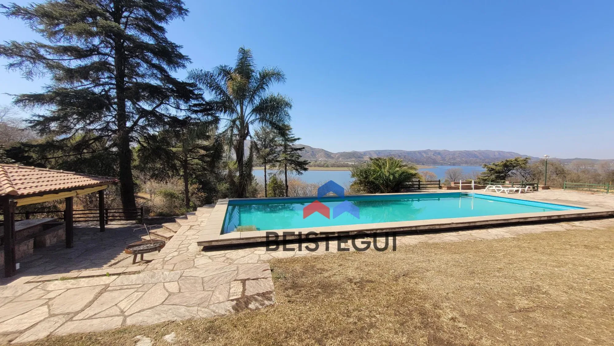 5-bedroom house in Villa Parque Siquiman – photo 11 of 22