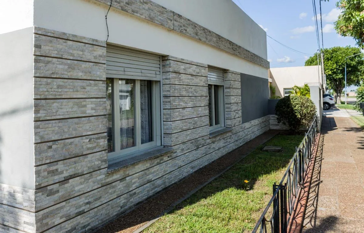 CASA EN VENTA DE 3 DOR, COCHERA Y PATIO EN SJN foto 4