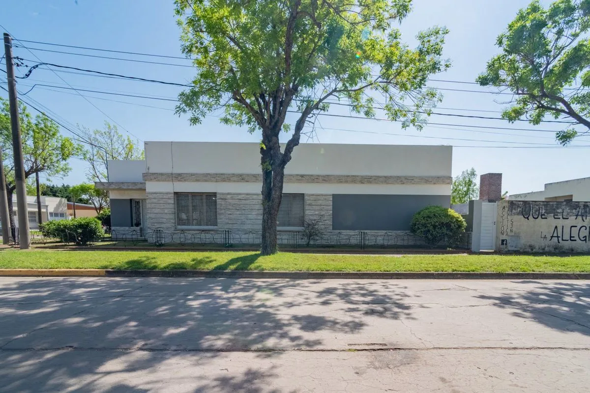 CASA EN VENTA DE 3 DOR, COCHERA Y PATIO EN SJN foto 5