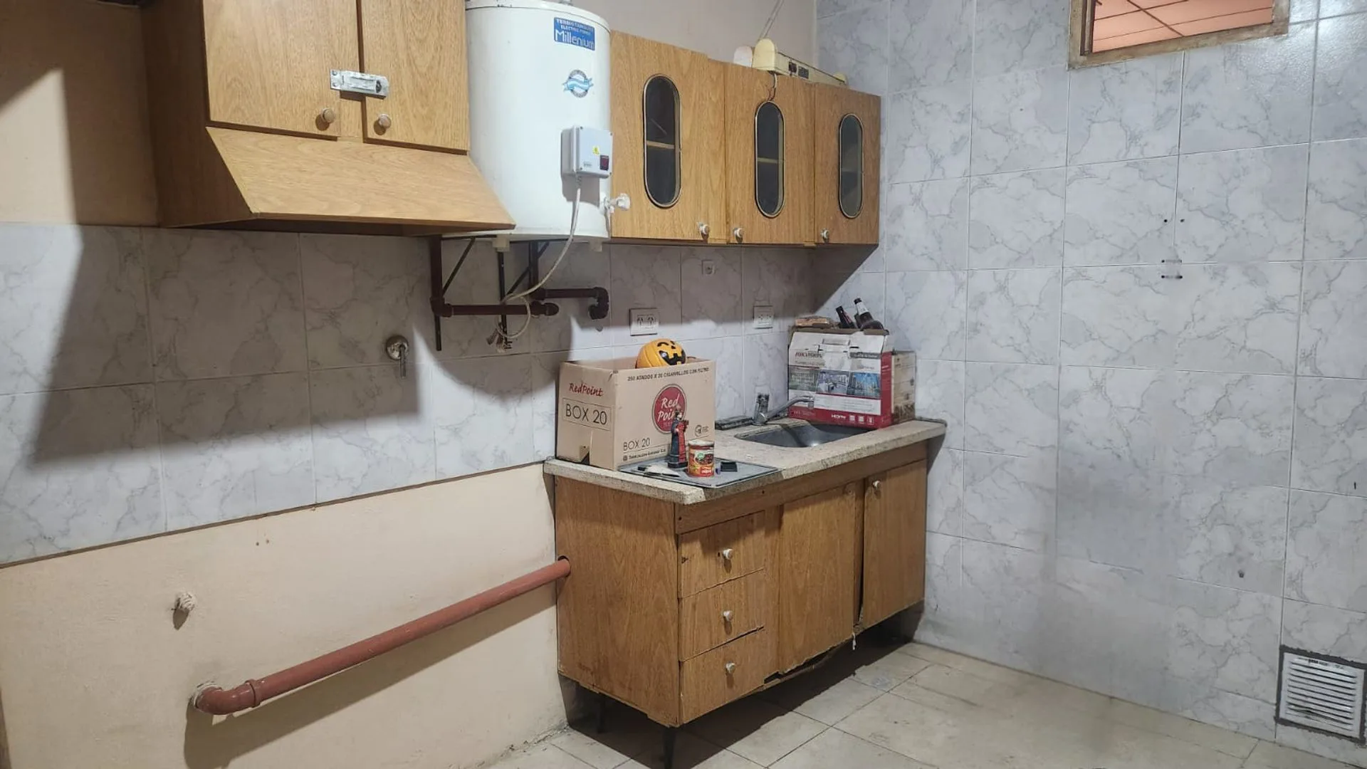 ALQUILER GALPÓN SOBRE AV BENAVIDEZ. 570 M2.CHIMBAS foto 3