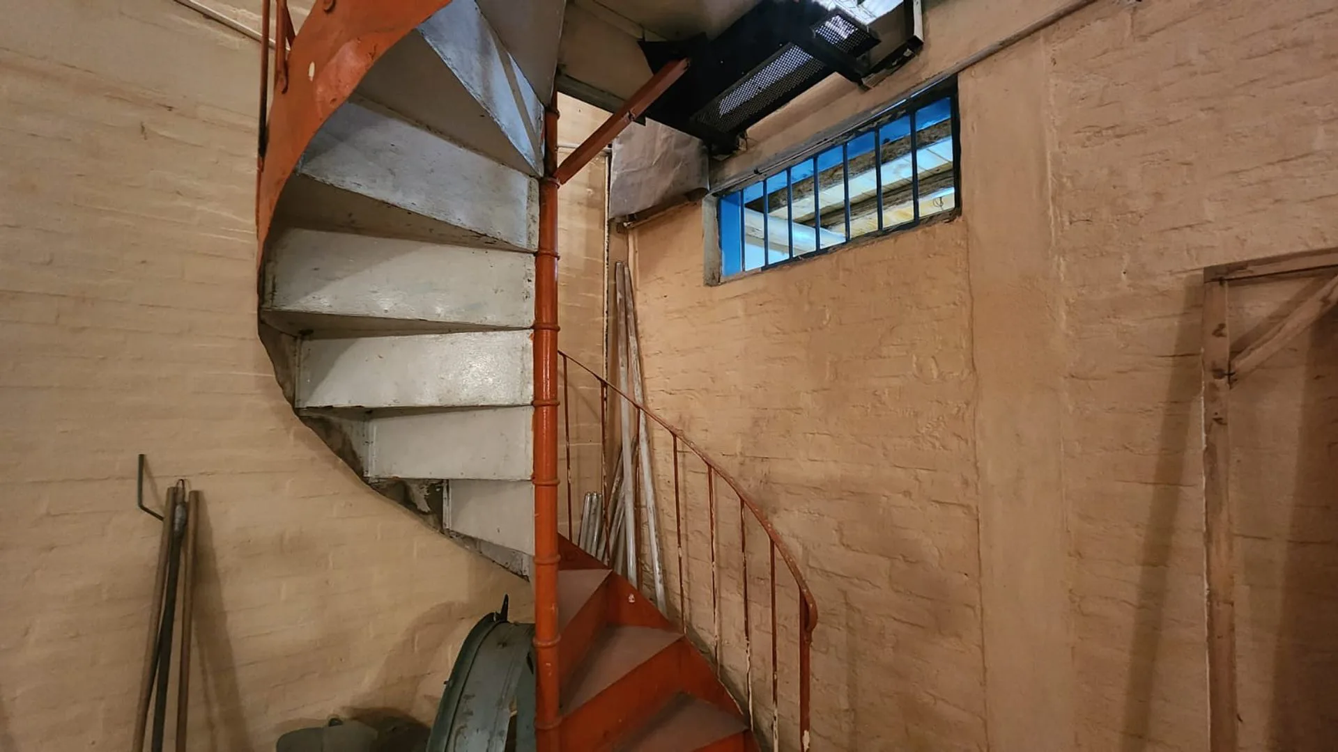 ALQUILER GALPÓN SOBRE AV BENAVIDEZ. 570 M2.CHIMBAS foto 5