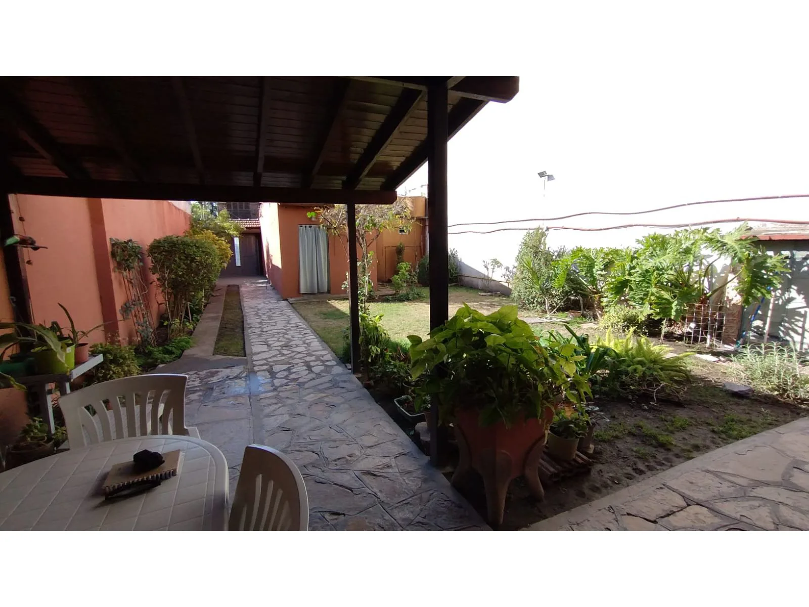 EXCELENTE VIVIENDA EN BLOQUE + 2 LOCALES foto 5