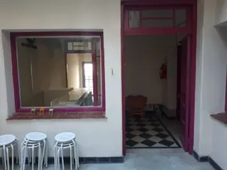 Inversores Ocasion de compra  calle Belgrano ,Paseo Guemes Inmueble con 5 Locales (casi todos alquilados)+deposito+patio+baño, se vende con inquilinos foto 5