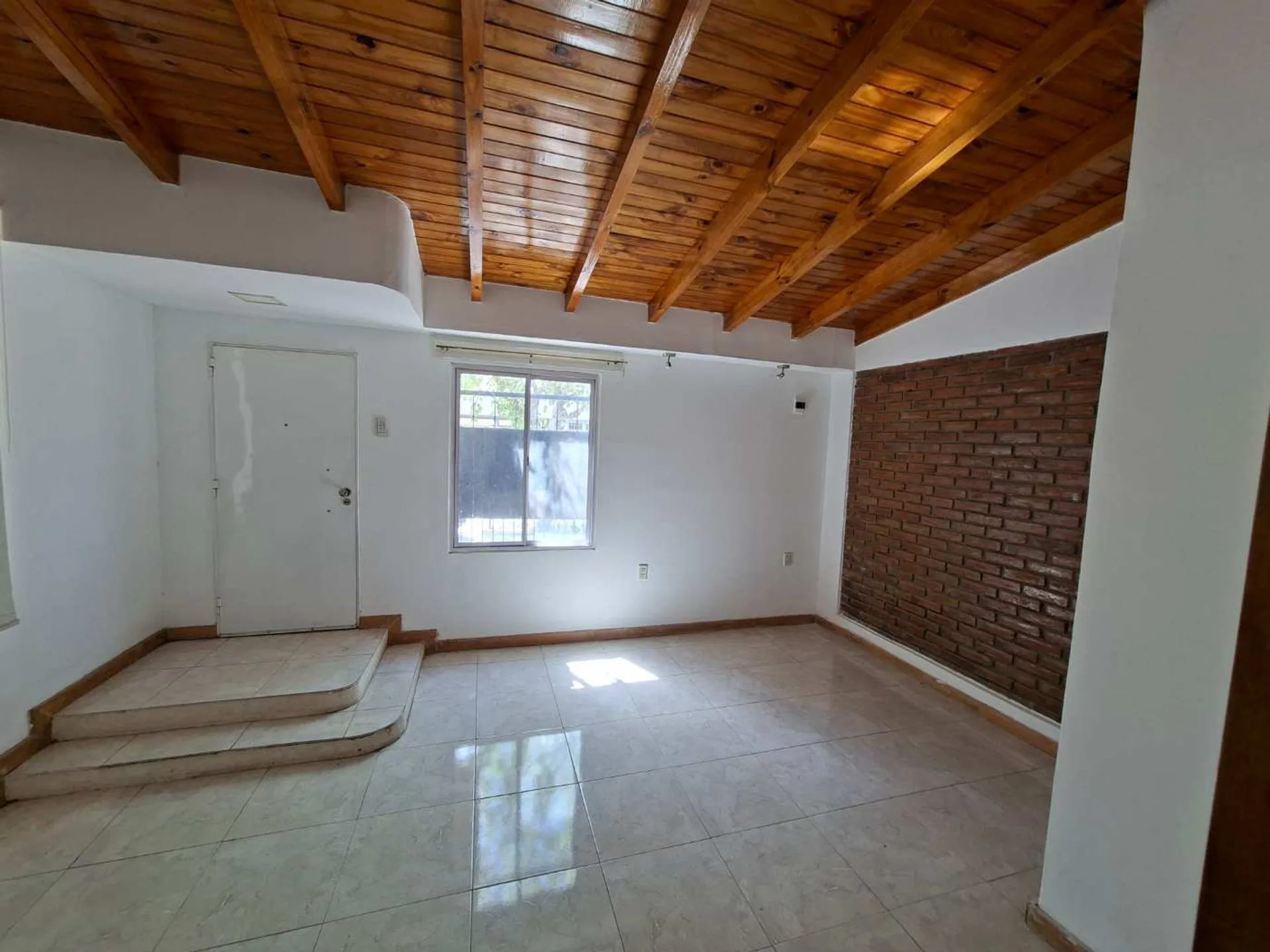 CASA DE 3 HABITACIONES. B° VILLA ELISA, POCITO