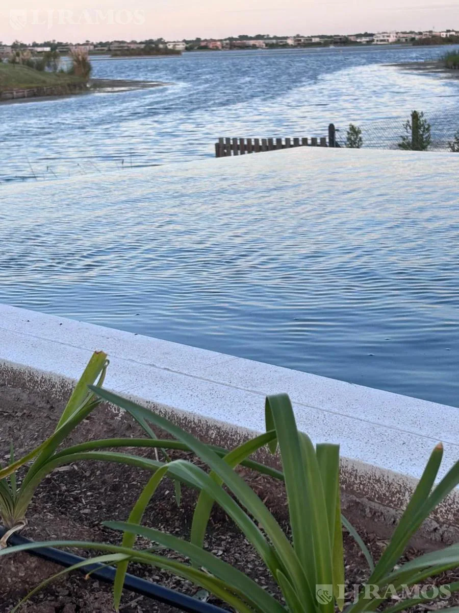 Casa a estrenar sobre el lago en el Barrio Costas, Puertos / Escobar foto 2