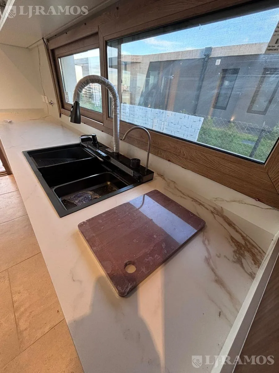 Casa a estrenar sobre el lago en el Barrio Costas, Puertos / Escobar foto 5