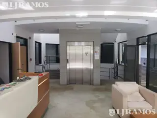 Edificio Comercial de 1.000 m2 en venta en San Isidro foto 2