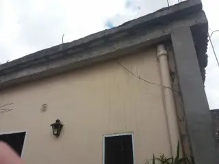 EXCELENTE PROPIEDAD POR PASILLO AL FONDO, 2 HABITACIONES ESPACIOSAS E ILUMINADAS, LIVING COMEDOR, COCINA Y BAÑO COMPLETO CON DUCHA. CUENTA CON PATIO Y foto 5