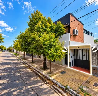 Venta casa céntrica 3 habitaciones. APTA CRED. foto 1