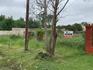 LOTE DE 500M2. FUNES. EXCELENTE UBICACIÓN. RED GAS NATURAL PASA POR EL FRENTE. foto 1