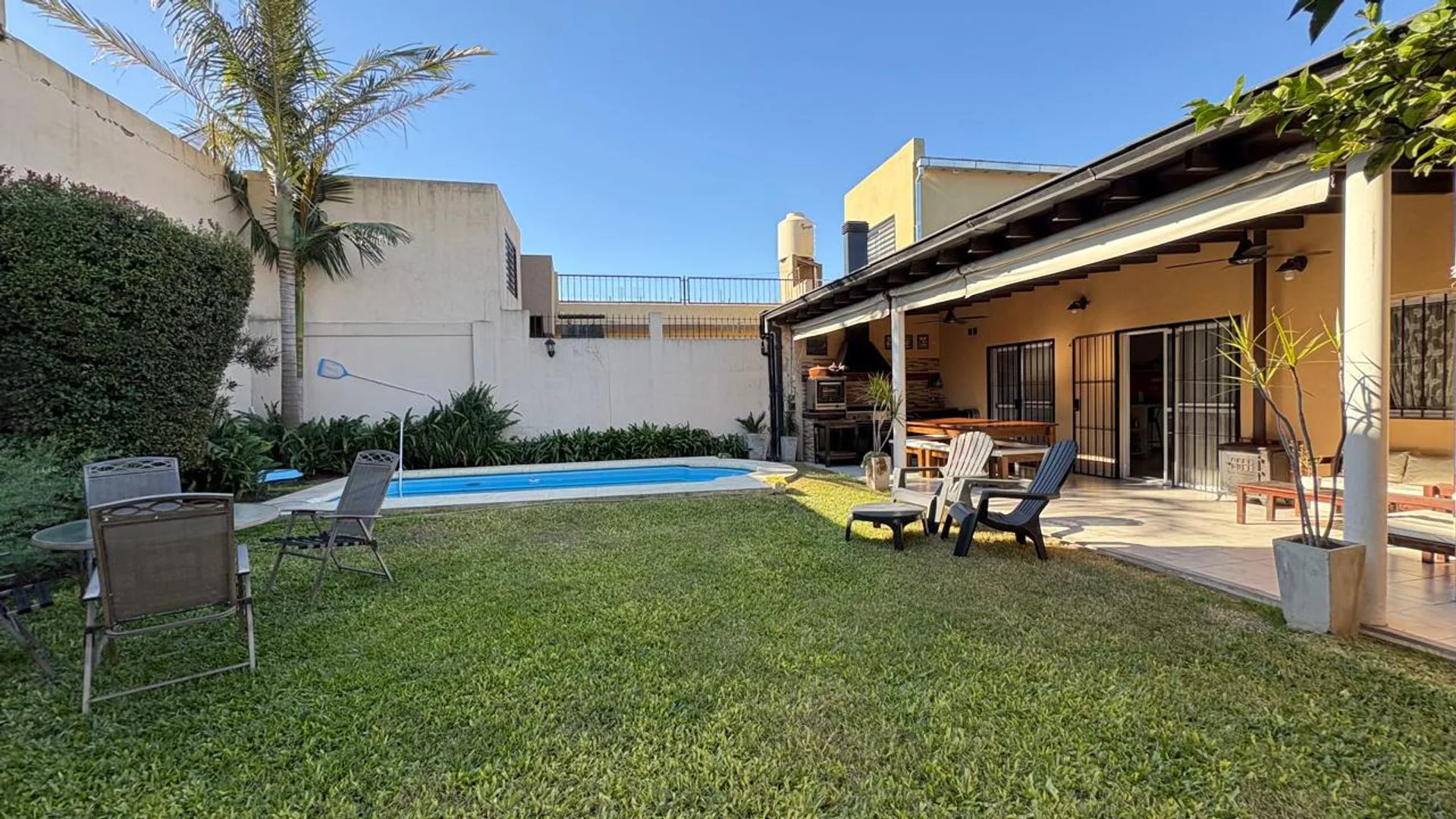 VENTA CASA CON PARQUE Y PILETA | APTA CRÉDITO foto 2