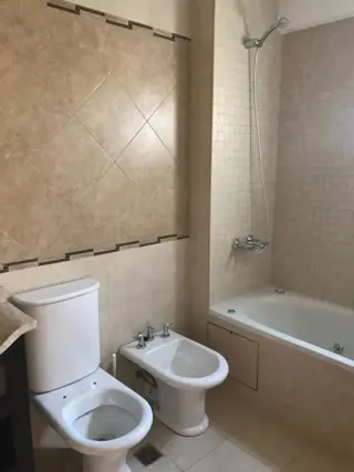 Excelente Piso céntrico con dos cocheras!! foto 2