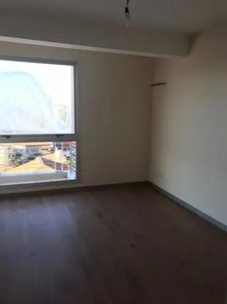 Excelente Piso céntrico con dos cocheras!! foto 3