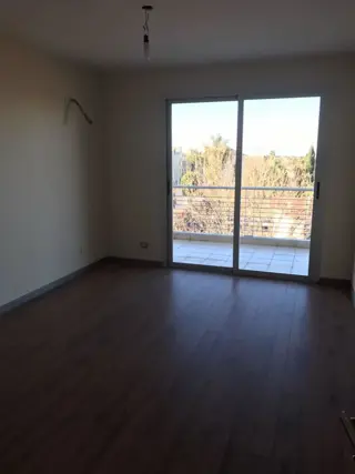 Excelente Piso céntrico con dos cocheras!! foto 4