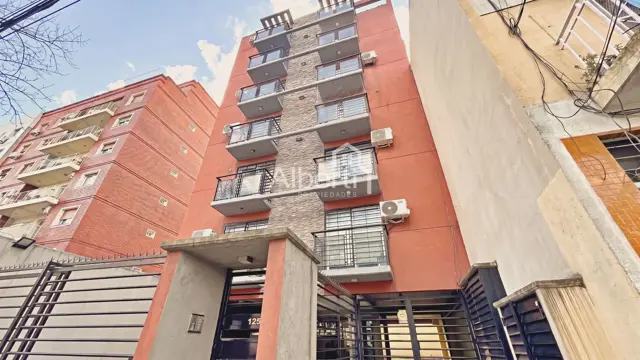 ALQUILER MONOAMBIENTE EN HAEDO NORTE FRENTE A LA ESTACIÓN.