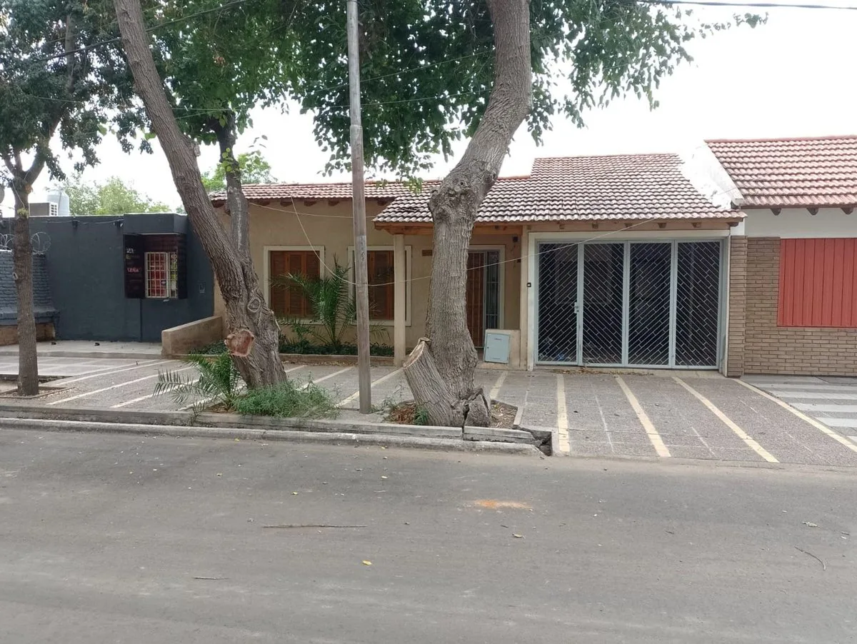 CASA EN VENTA  BARRIO UJEMVI -LAS HERAS foto 2
