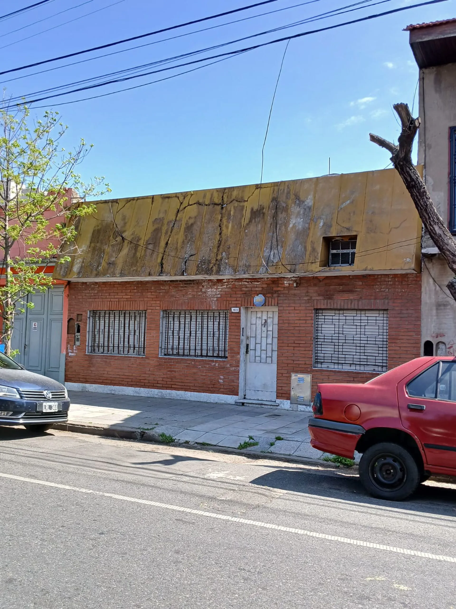 LOTE CON CASA A REFACCIONAR EN VENTA EN AVELLANEDA foto 5