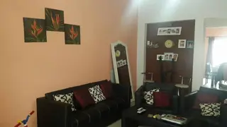 IMPECABLE PROPIEDAD-DOS PLANTAS 4 AMBIENTES foto 2