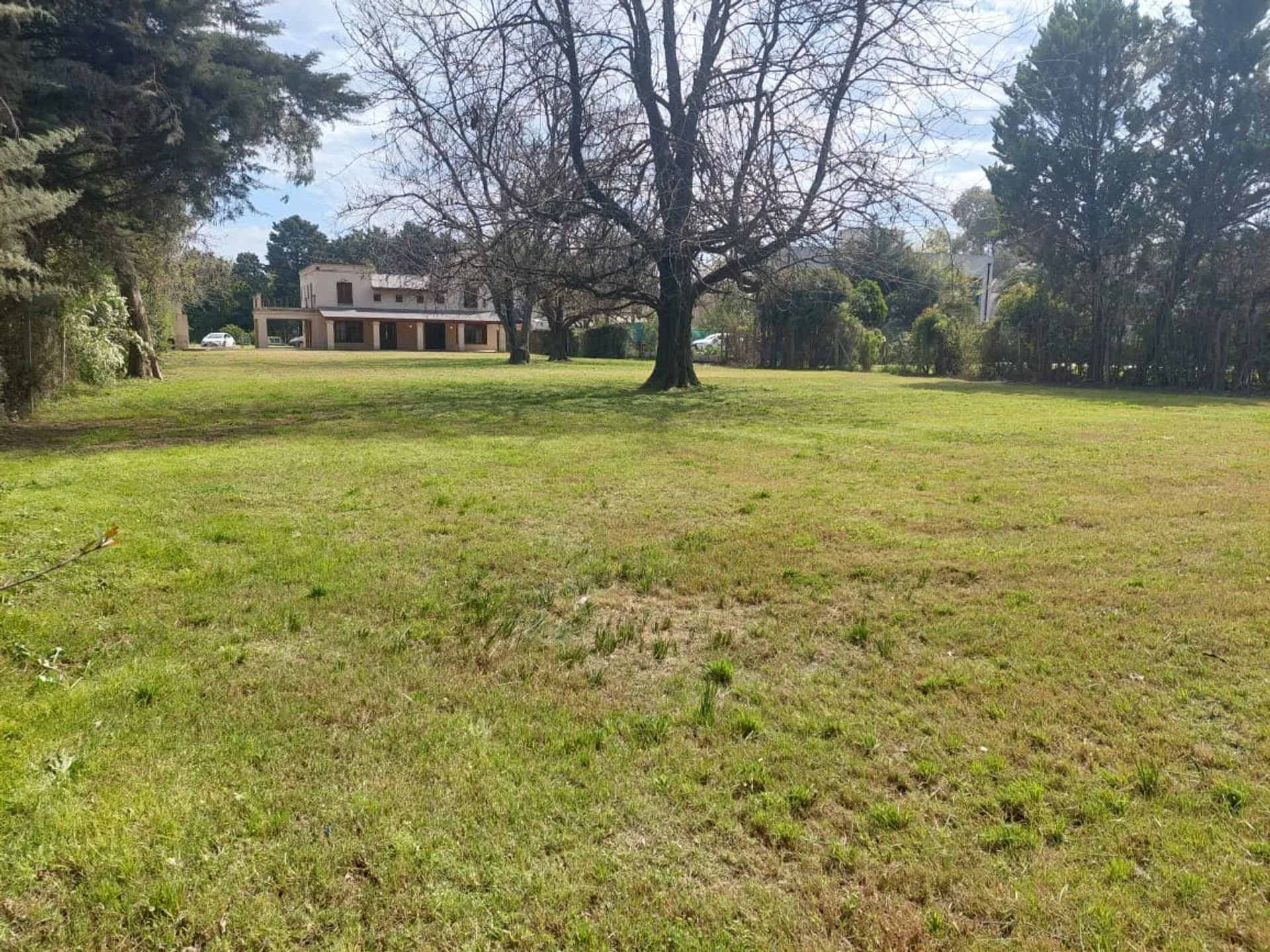 Lote Amplio a la venta en Robles Del Monarca foto 3