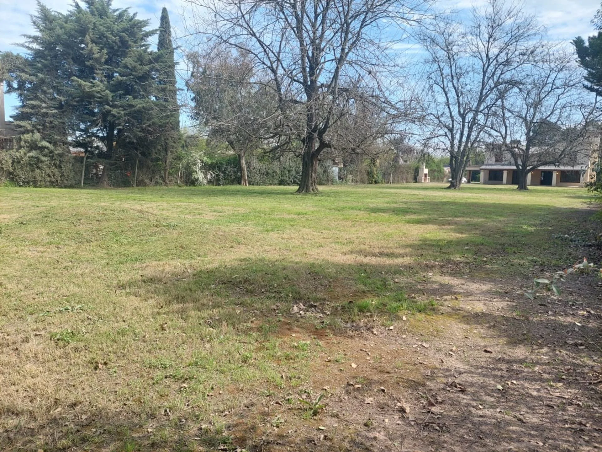 Lote Amplio a la venta en Robles Del Monarca foto 4