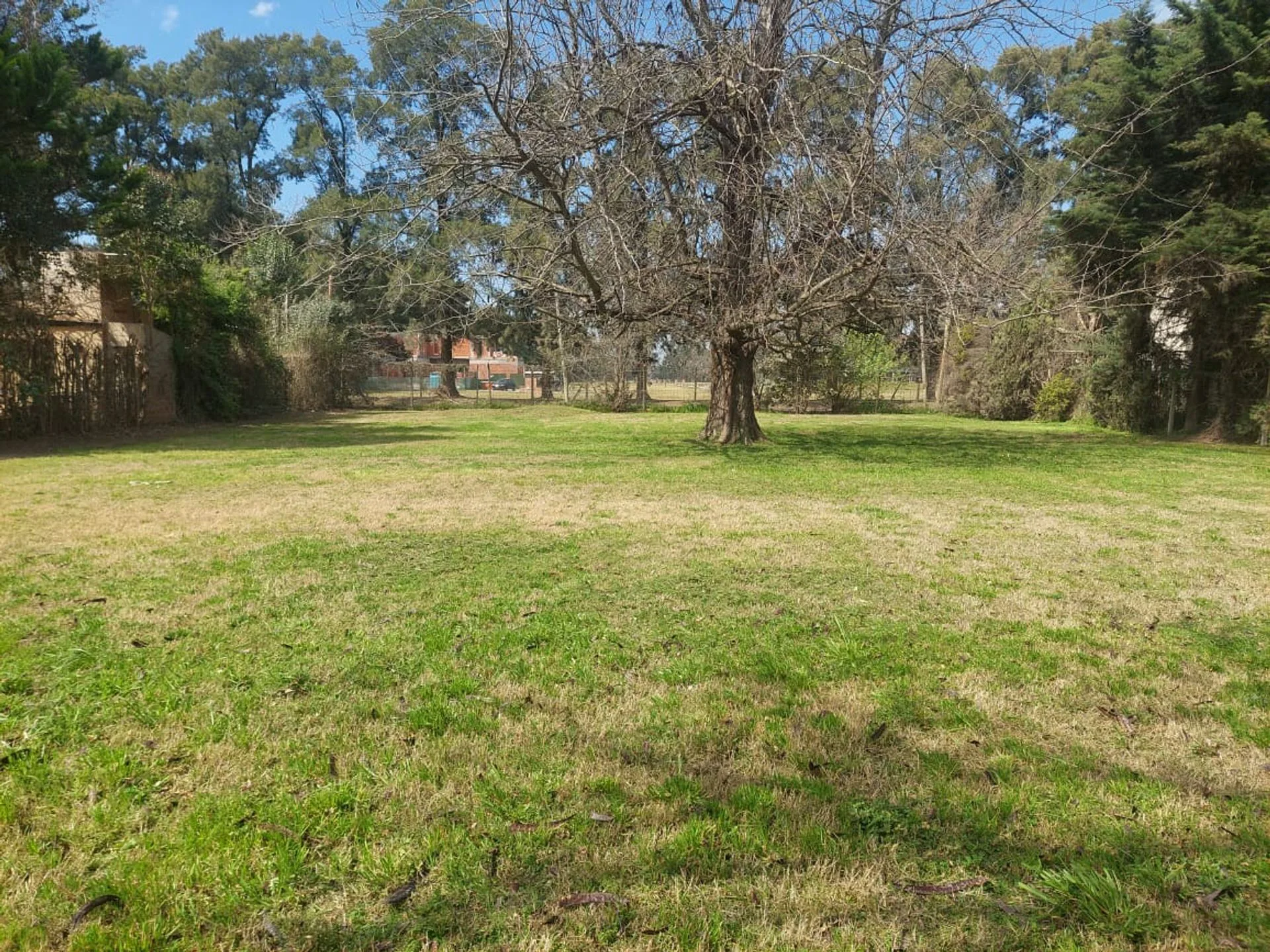 Lote Amplio a la venta en Robles Del Monarca foto 5