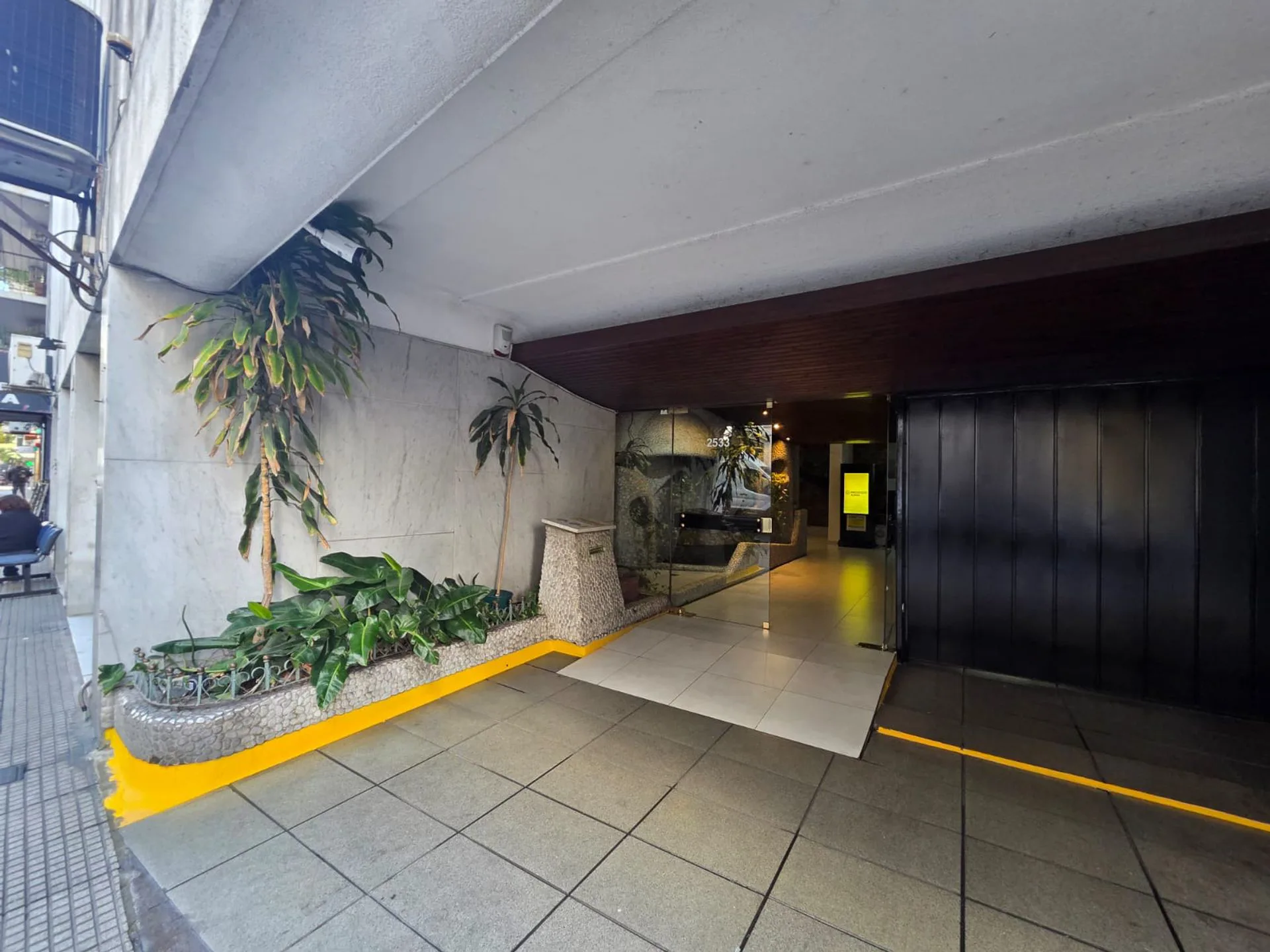 COCHERA   VENTA ZONA ONCE en Edificio Escrituradas foto 2