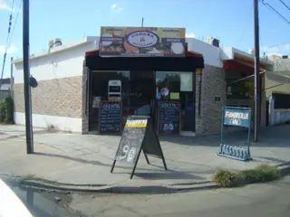 LUIS GUILLON: HERMOSOS LOCALES EN EXCELENTE UBICACIÓN MAS LOTE .VENTA EN BLOQUE O UNIDAD foto 2
