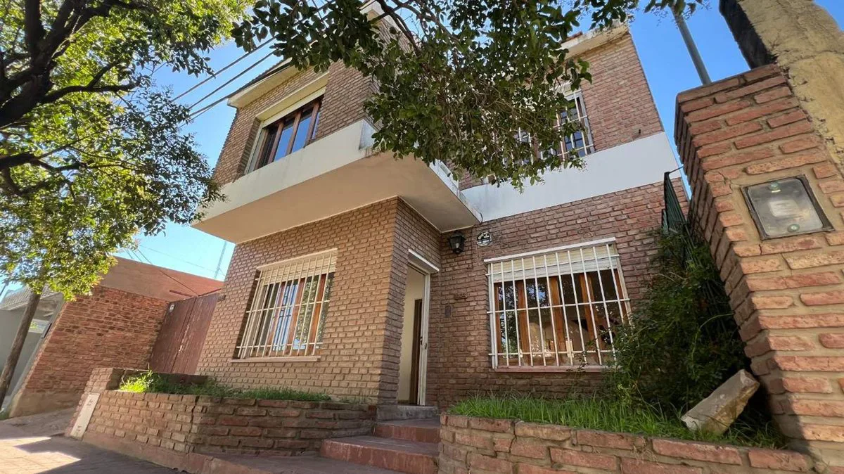 CASA EN VENTA 4 DORMITORIOS VILLA MARIA foto 2