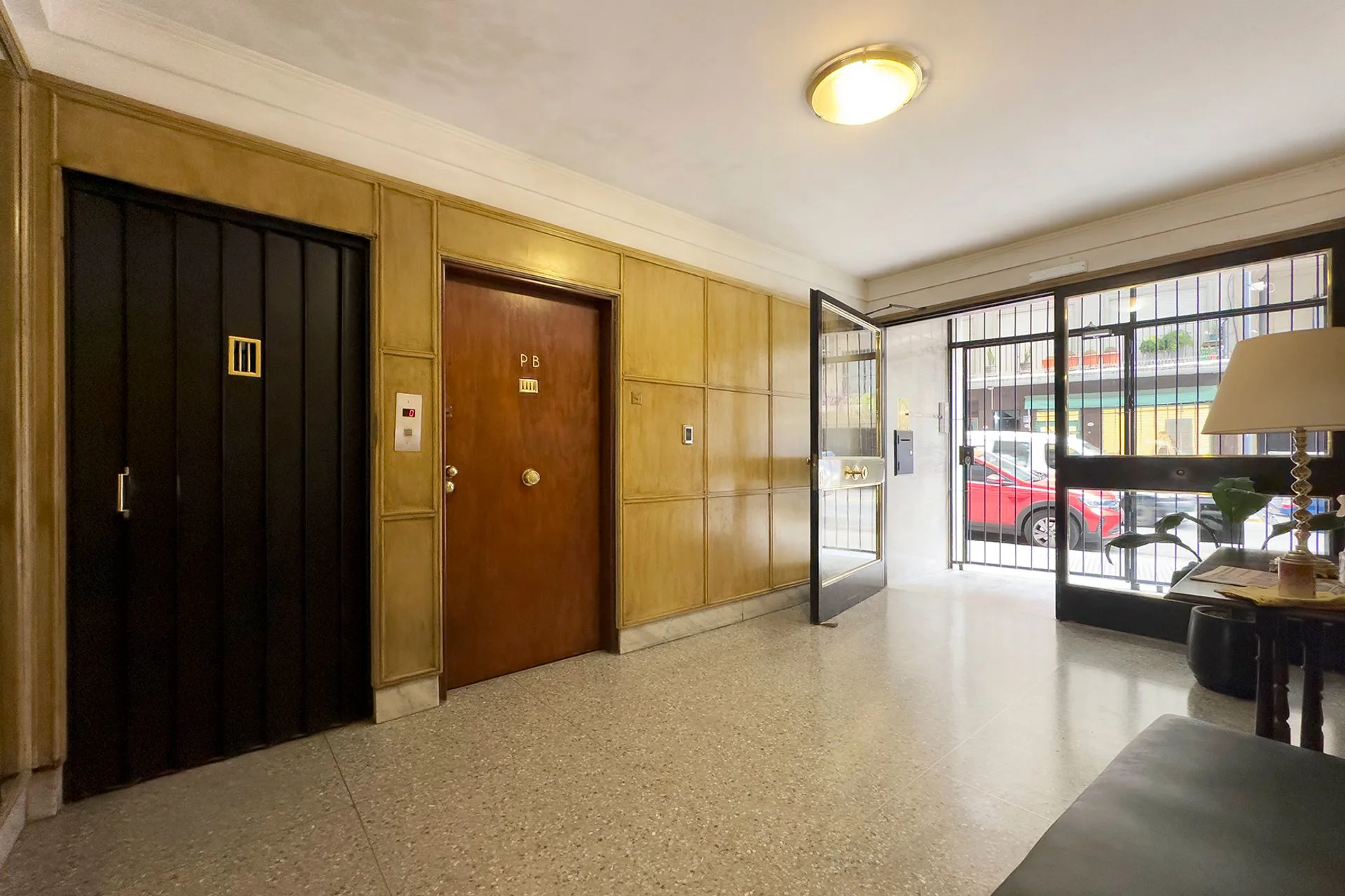 VENTA PISO 3 AMB EN UBICACION ESTRATEGICA DE RETIR foto 3