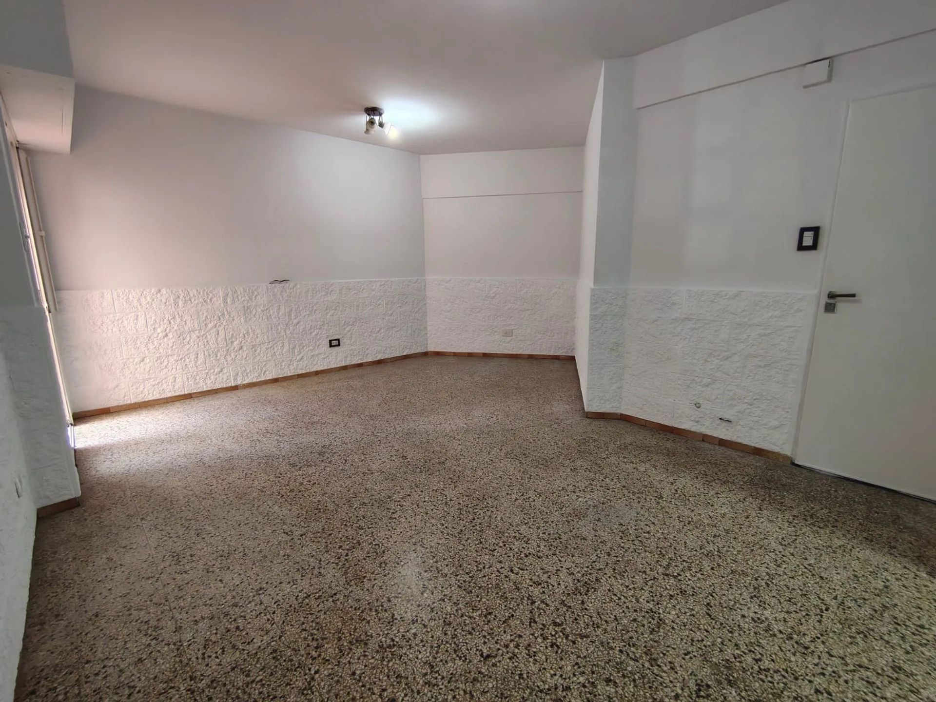 VENTA DPTO 3 AMBIENTES CON PATIO VALENTIN ALSINA foto 4