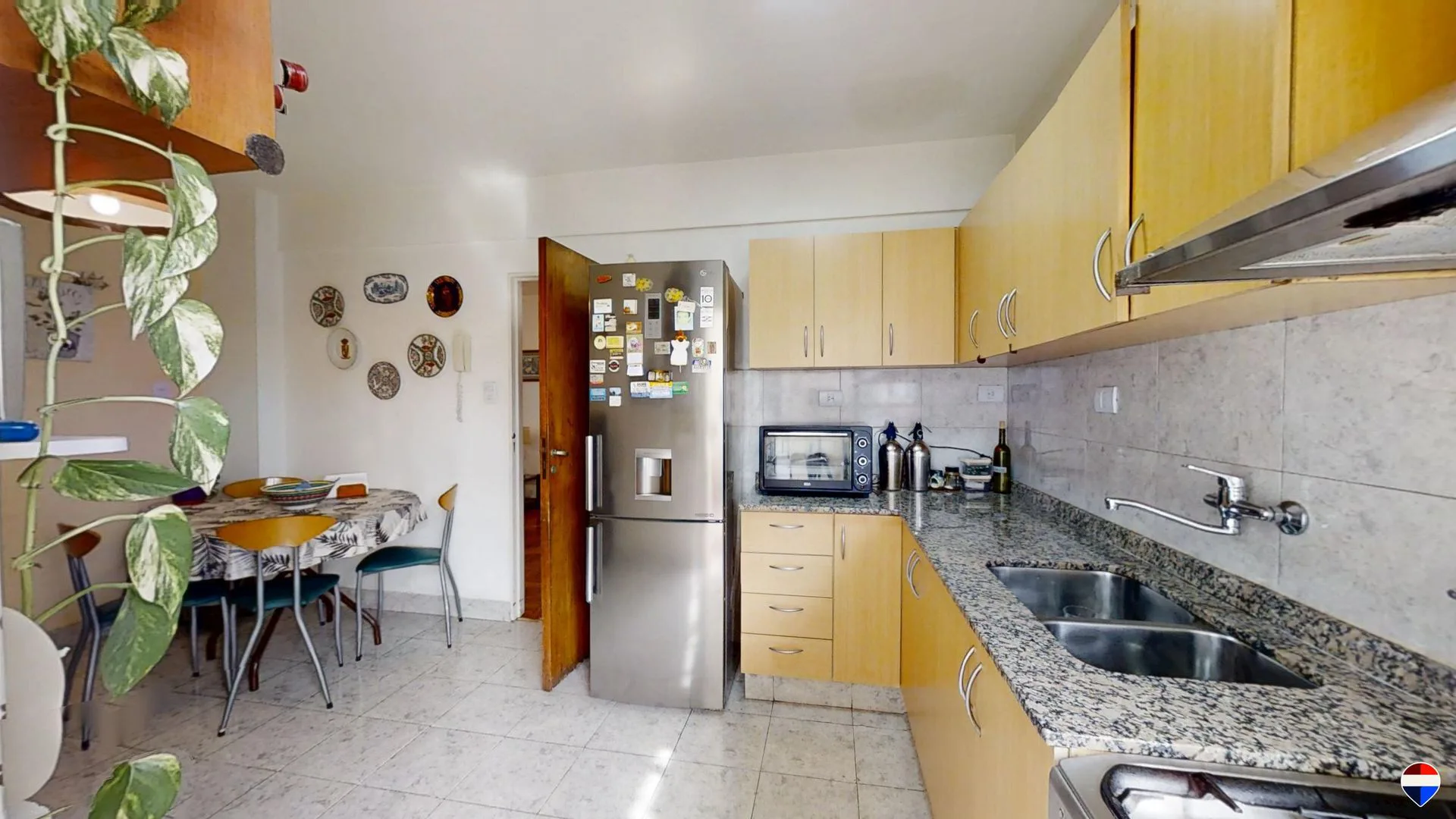 VENTA DEPTO/4 AMBIENTES-C/BALCON/EXCELENTE ESTADO! foto 2