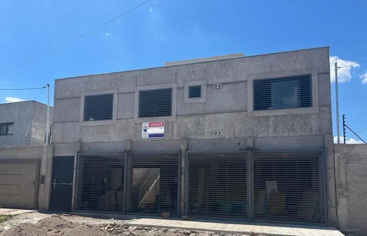 Departamento de 2 dom. con cochera foto 2