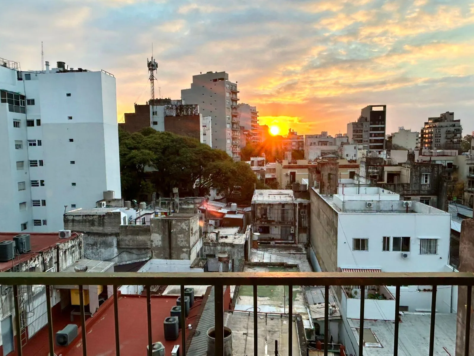 3 ambientes, Balcón Corrido, lleno de luz foto 2