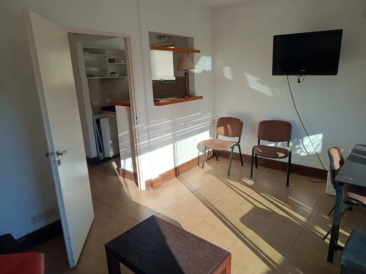 VENTA DEPTO 2 AMB CON BALCON RETIRO foto 5