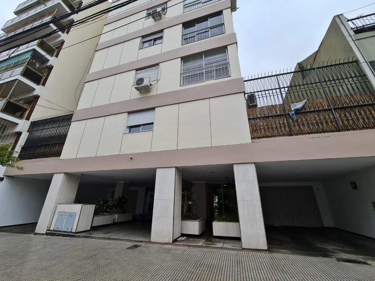 VENTA AMPLIO SEMIPISO BELGRANO 5 AMBIENTES COCHERA foto 2