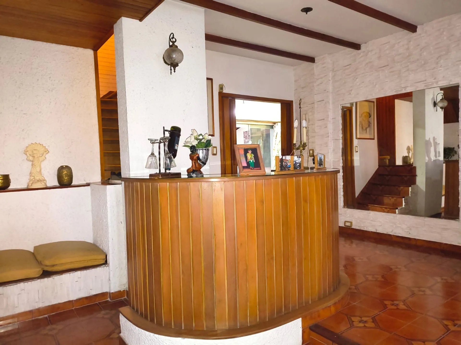 CASA CON PILETA 5 DORMI-VENTA-CASTELAR -APTO CREDI foto 4