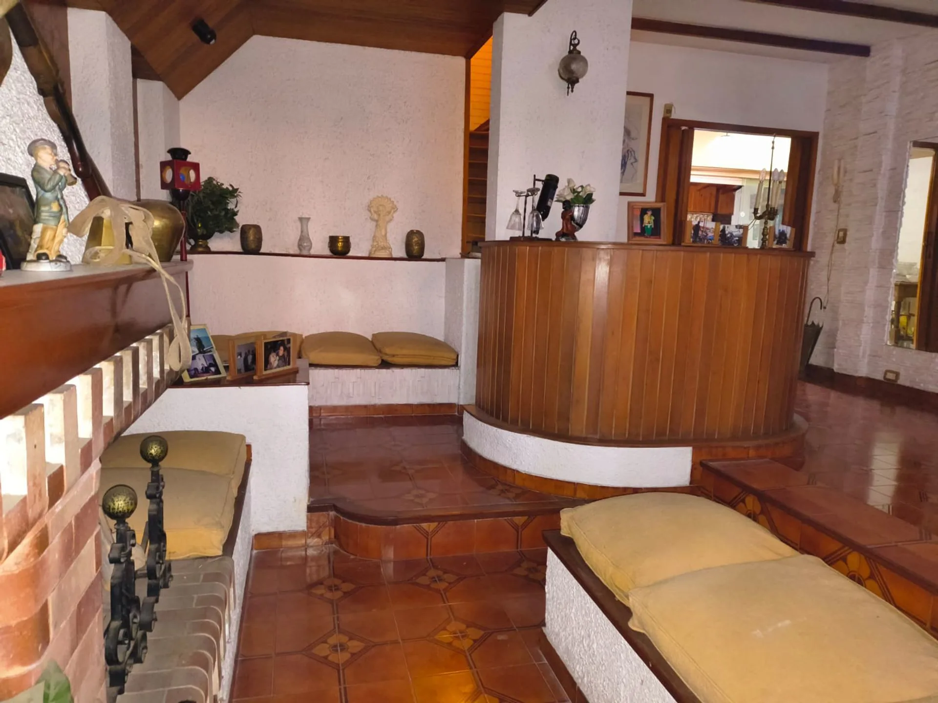 CASA CON PILETA 5 DORMI-VENTA-CASTELAR -APTO CREDI foto 5
