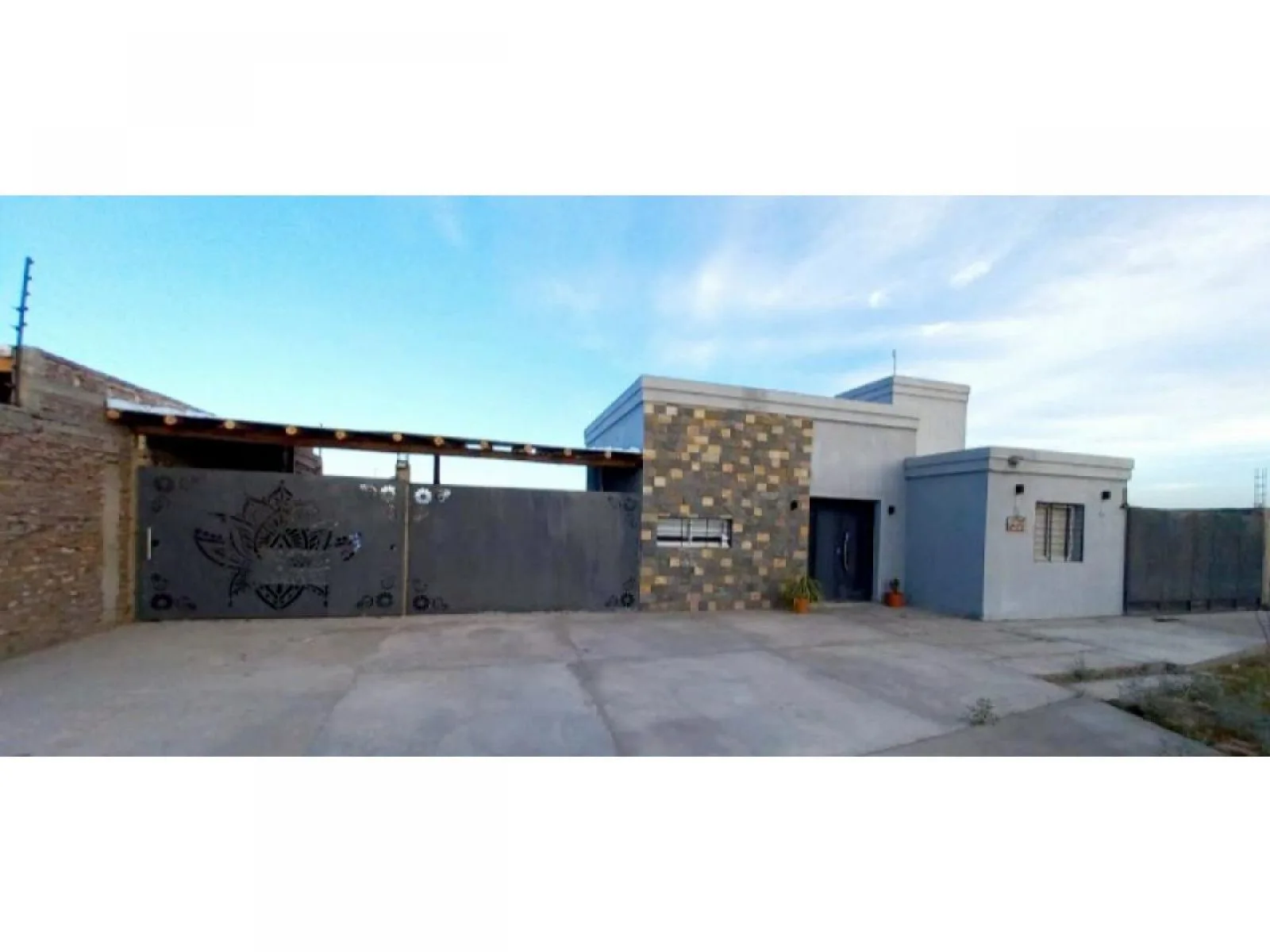 Casa Con Patio Muy Amplio C Pileta - Calefon Solar - Porton Automatico - 3 Split Frio-calor - Sólo 1 Año De Antigüedad. foto 2