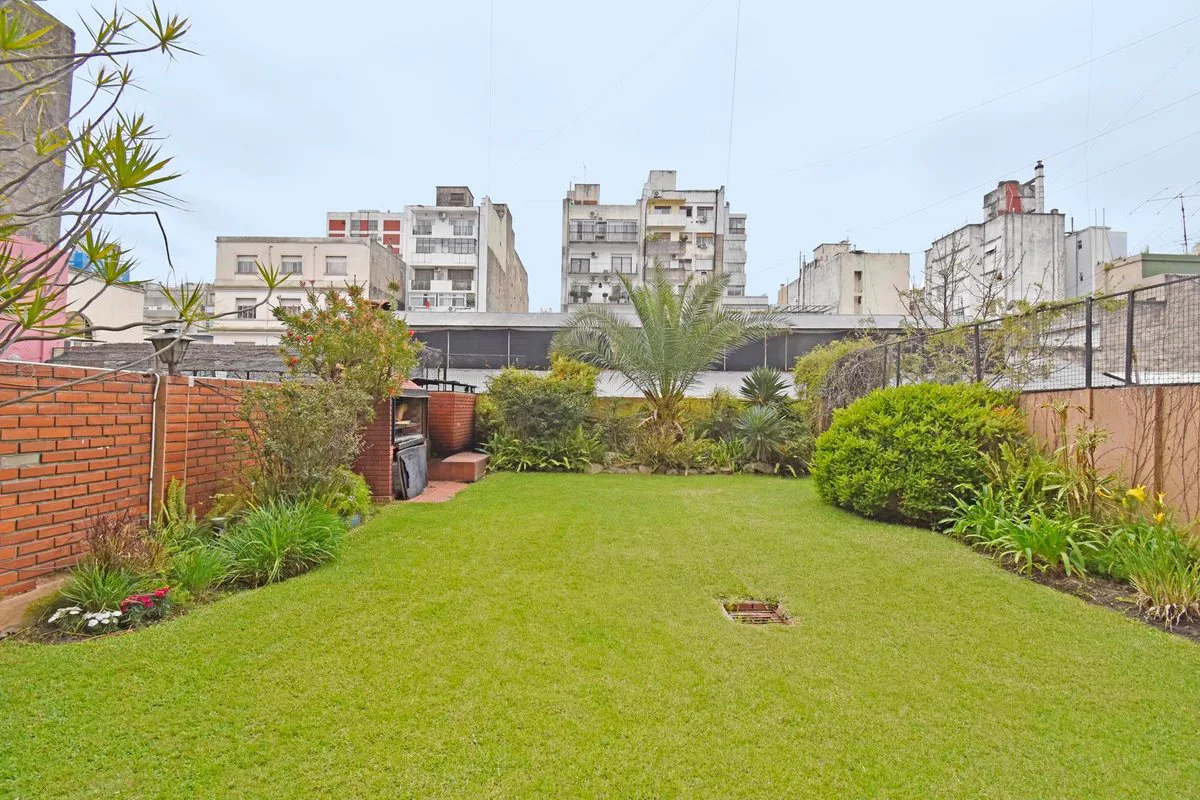 VENTA DEPARTAMENTO C/ JARDIN Y COCHERA EN RECOLETA foto 2