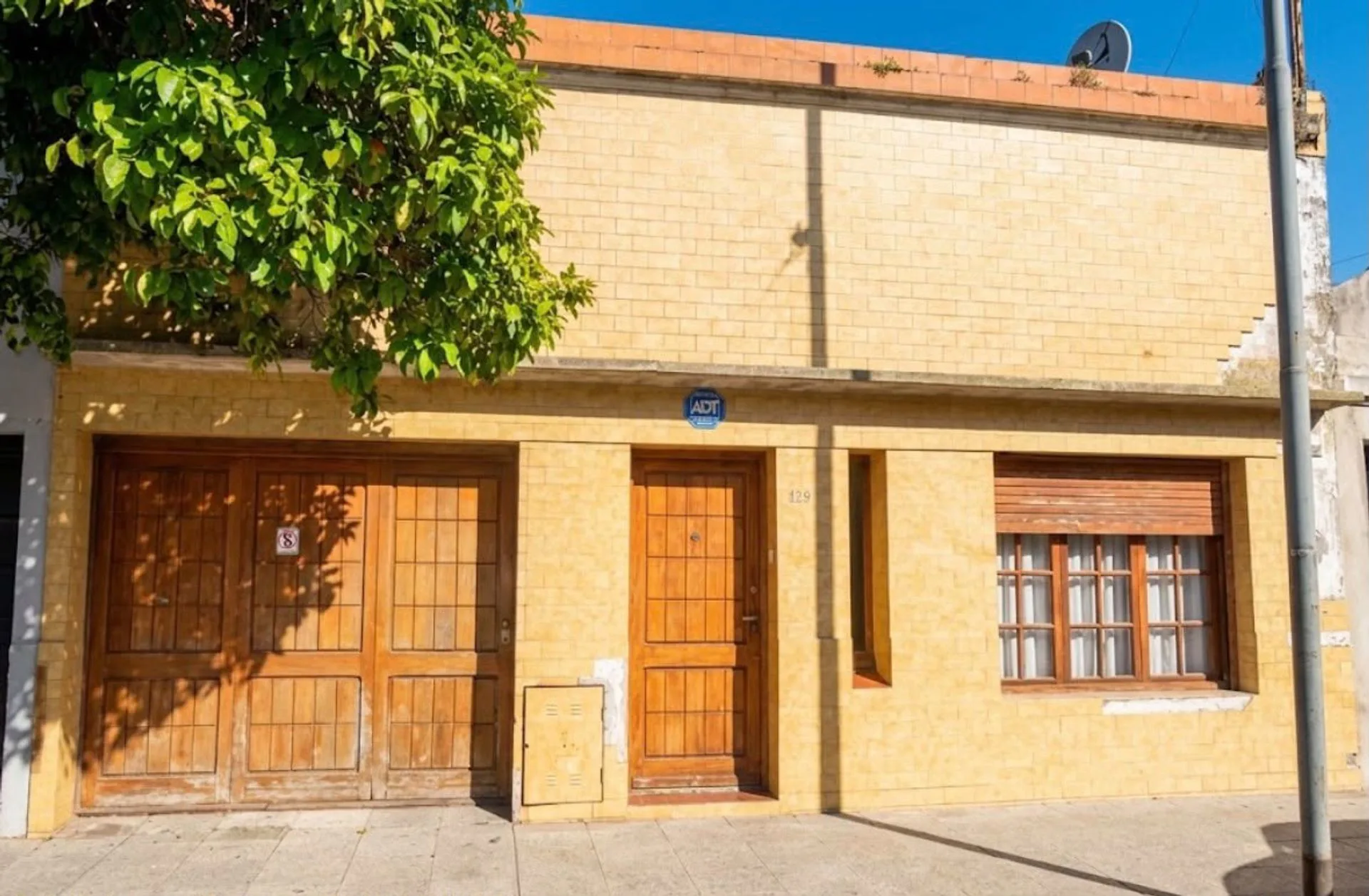 VENTA CASA 4 AMB C/GARAGE CENTRO BALCARCE A.CREDIT foto 2