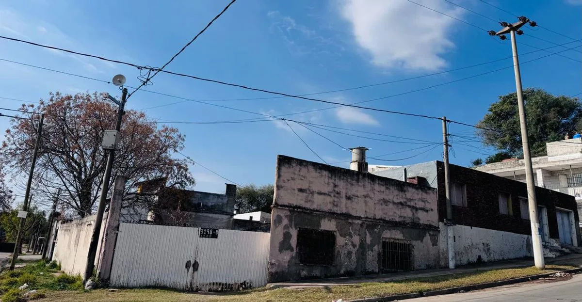 OPORTUNIDAD CASA A REFACCIONAR EN ALBERDI 586 mts foto 2