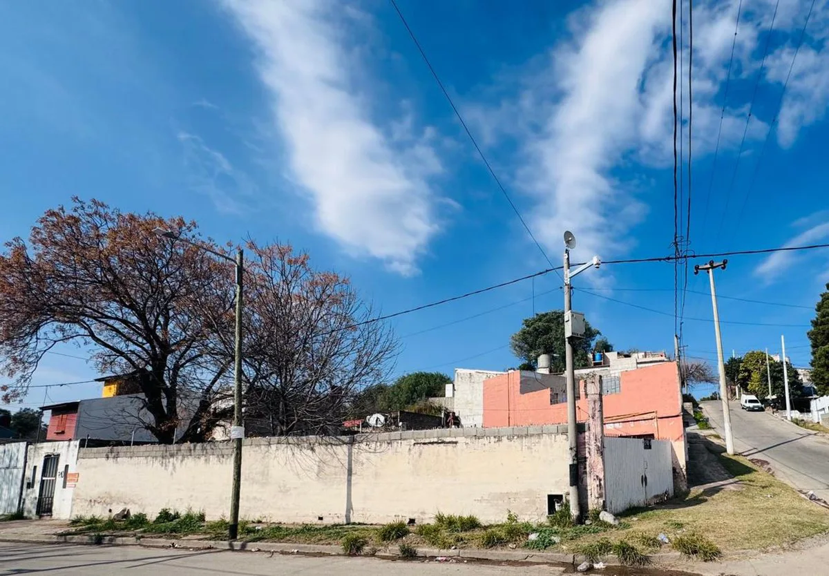 OPORTUNIDAD CASA A REFACCIONAR EN ALBERDI 586 mts foto 3