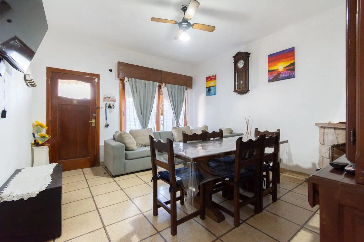 VENTA CASA 3 AMBIENTES RAMOS MEJIA  CON COCHERA foto 2