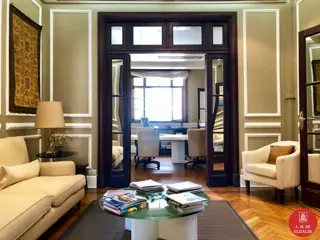 Av. Santa Fe y Suipacha - 228m2 Venta - Edificio Estilo Frances de Categoría foto 4