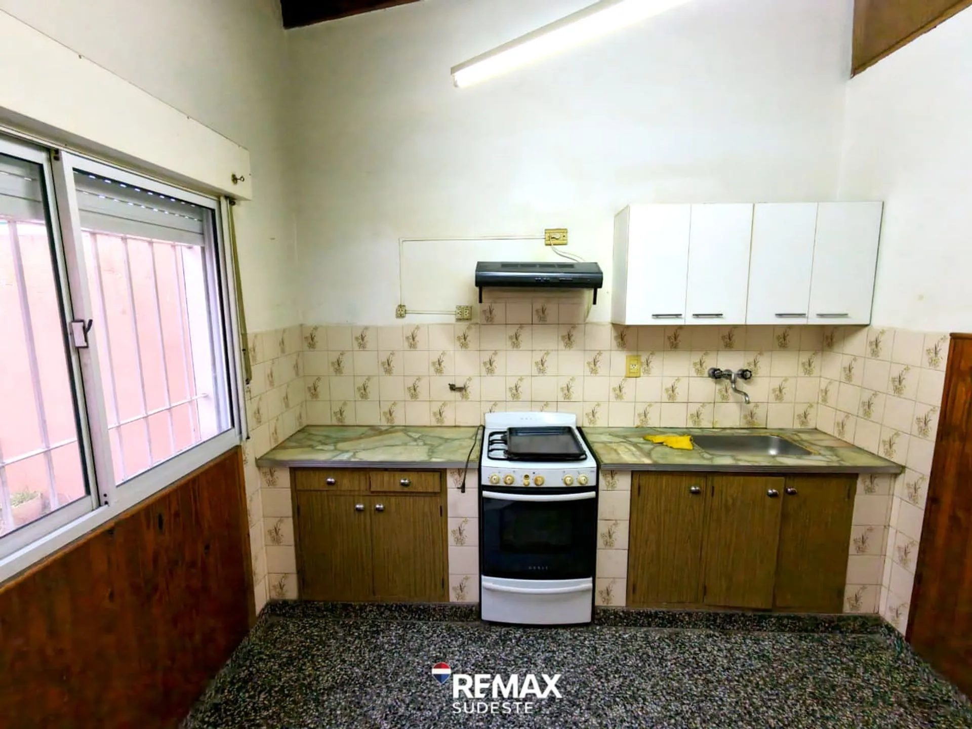 CASA EN VENTA CON AMPLIO PATIO Y GARAGE foto 3